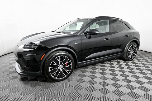 2025 Porsche Macan Electric photo 2