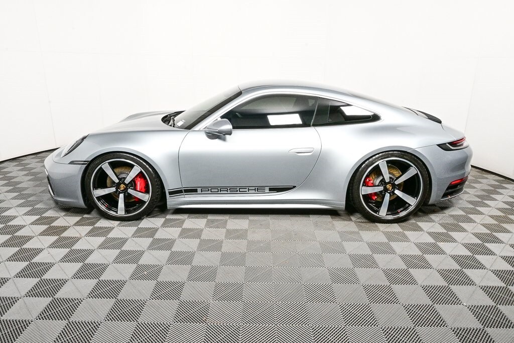 2021 Porsche 911 S photo 2