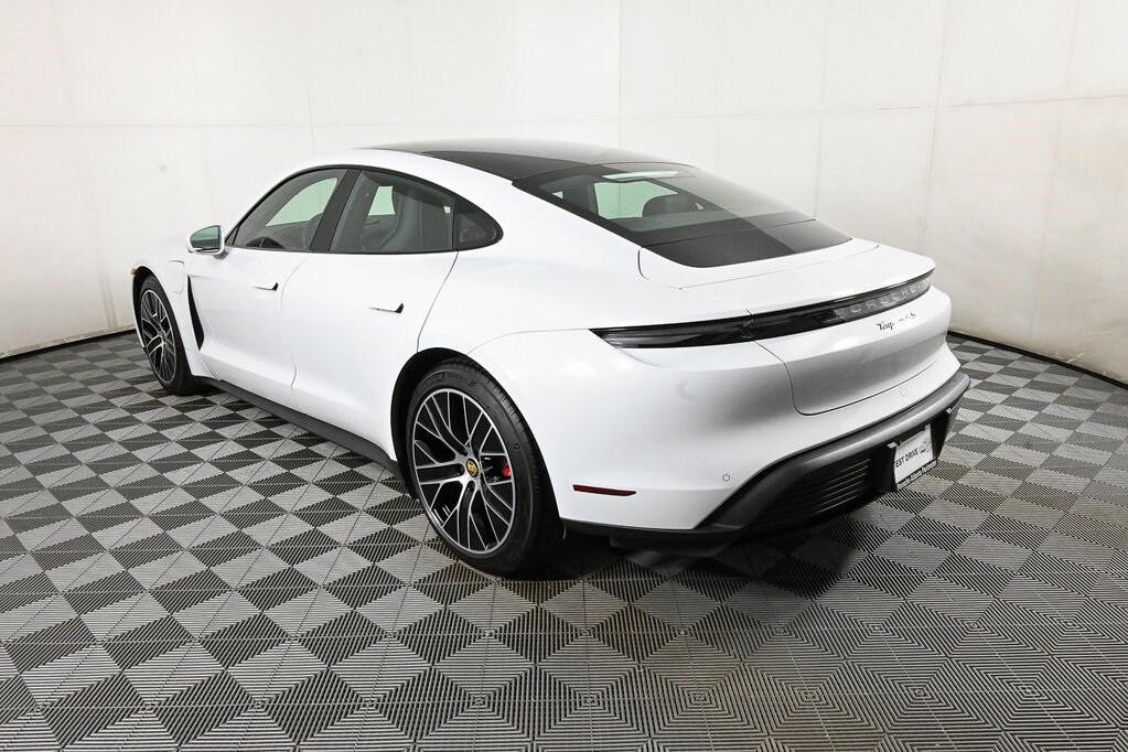 2024 Porsche Taycan 4S photo 3