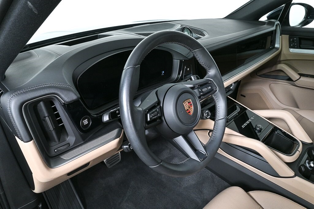 2025 Porsche Cayenne Coupe S photo 4