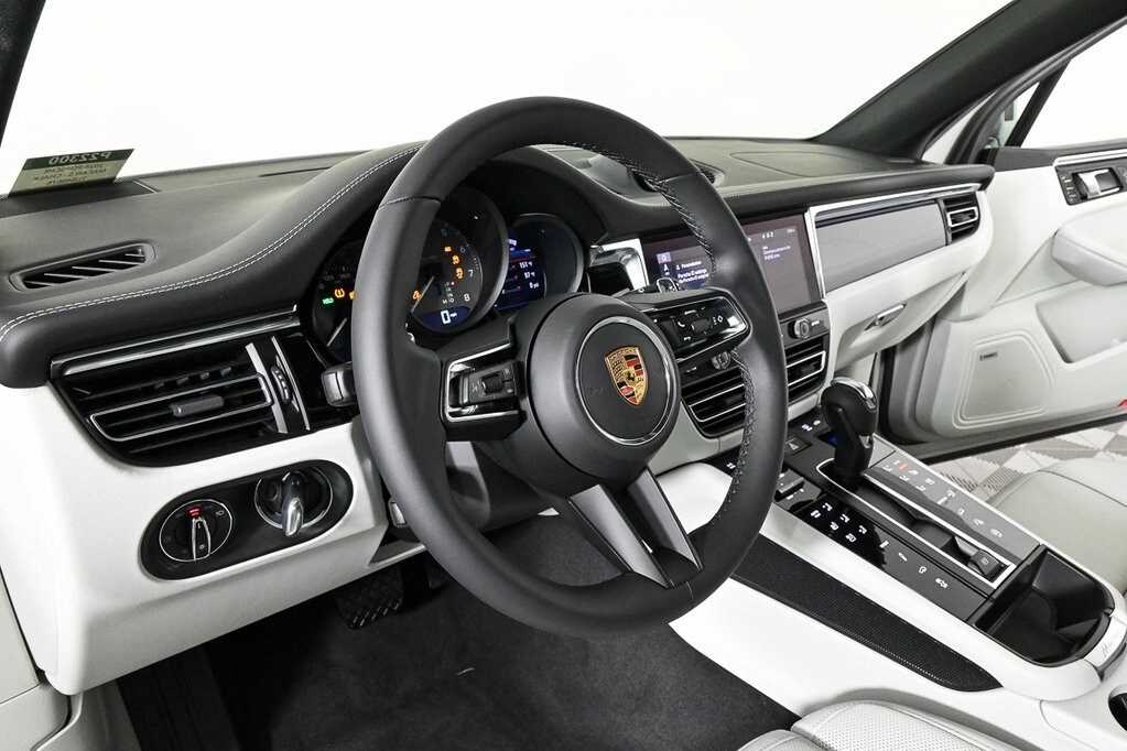 2026 Porsche Macan S photo 4