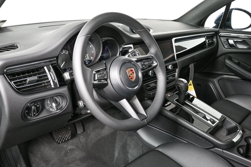 2026 Porsche Macan T photo 4