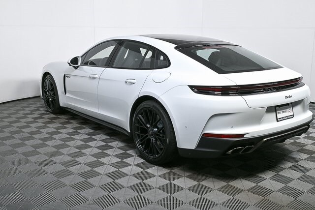 2026 Porsche Panamera E-Hybrid Turbo photo 3