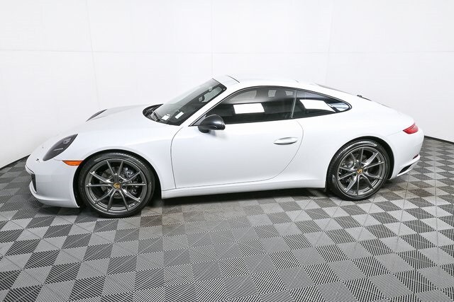 2017 Porsche 911 Coupe photo 2