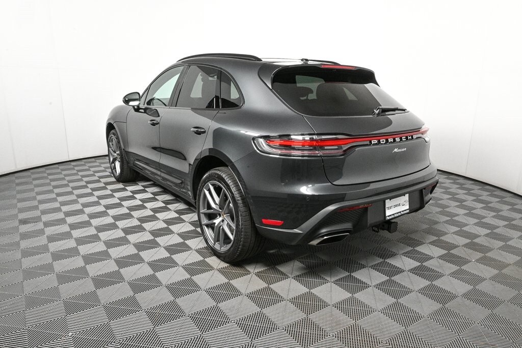 2026 Porsche Macan T photo 3