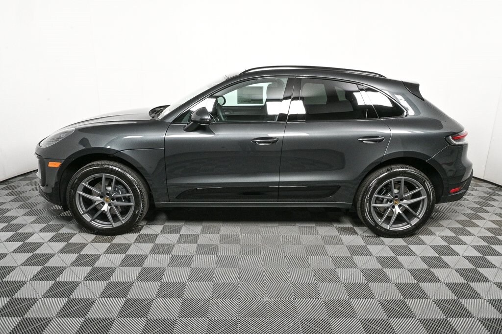 2026 Porsche Macan T photo 2
