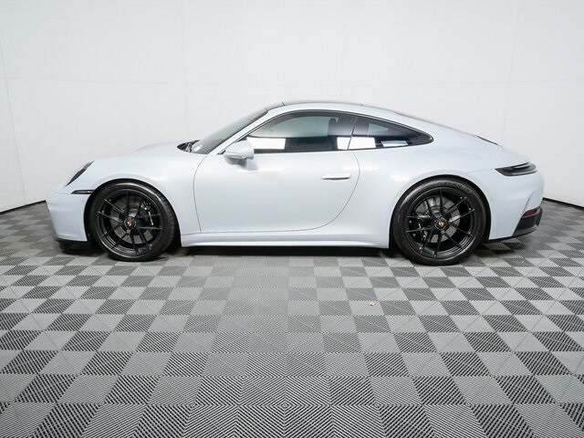 2025 Porsche 911 4 GTS photo 2