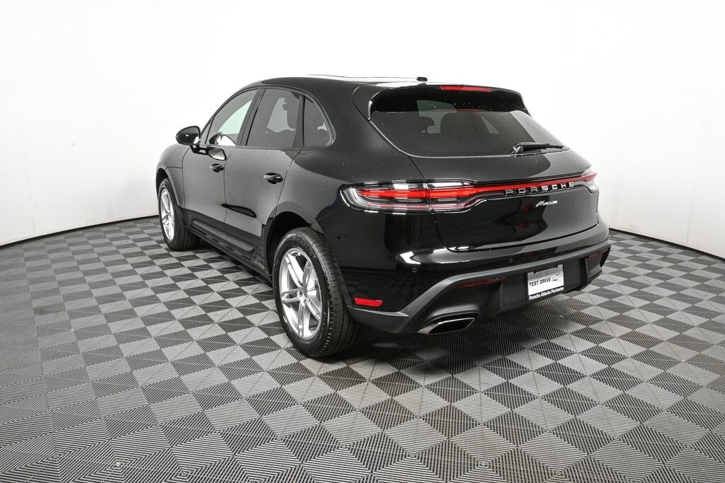 2026 Porsche Macan T photo 2