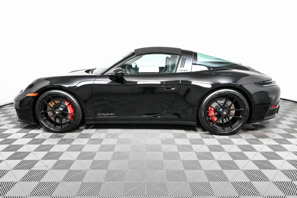 2025 Porsche 911 Targa 4 GTS photo 2