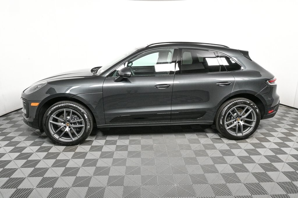 2026 Porsche Macan T photo 2