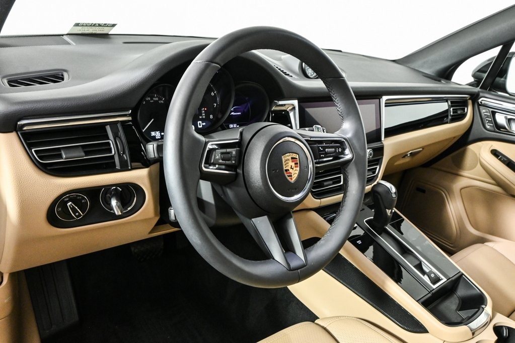 2025 Porsche Macan T photo 4