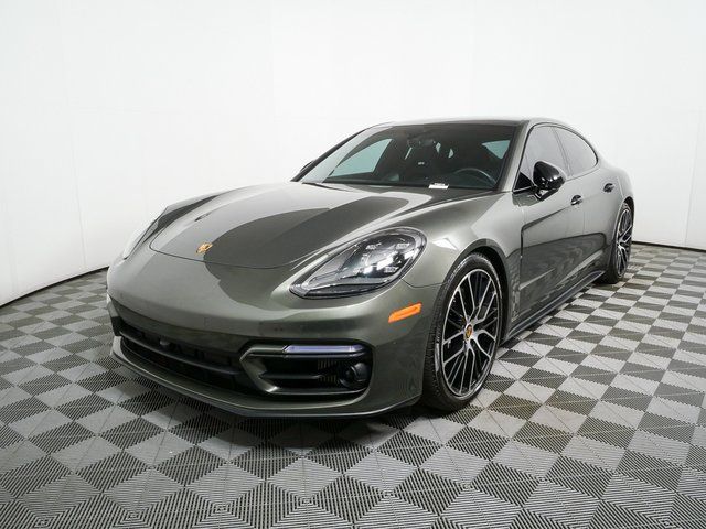 2023 Porsche Panamera GTS's photo