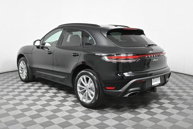 2025 Porsche Macan T photo 2