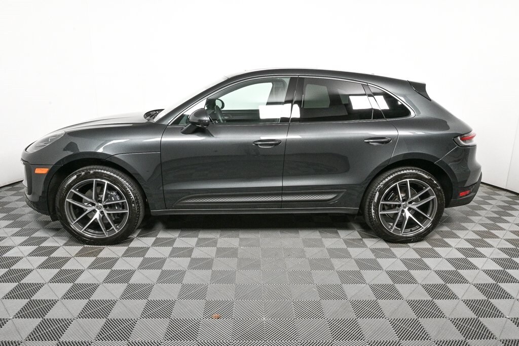 2025 Porsche Macan S photo 2