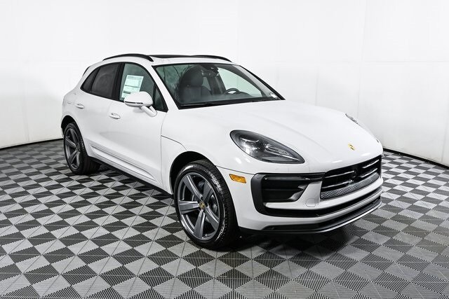 2025 Porsche Macan T photo 3