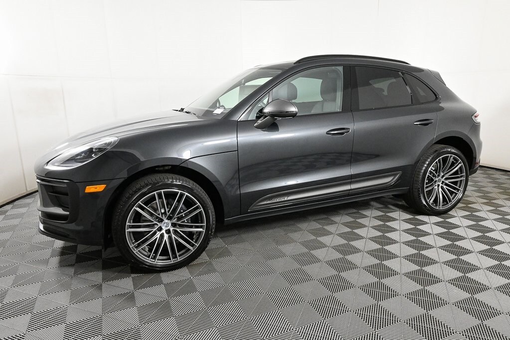 2026 Porsche Macan T photo 2