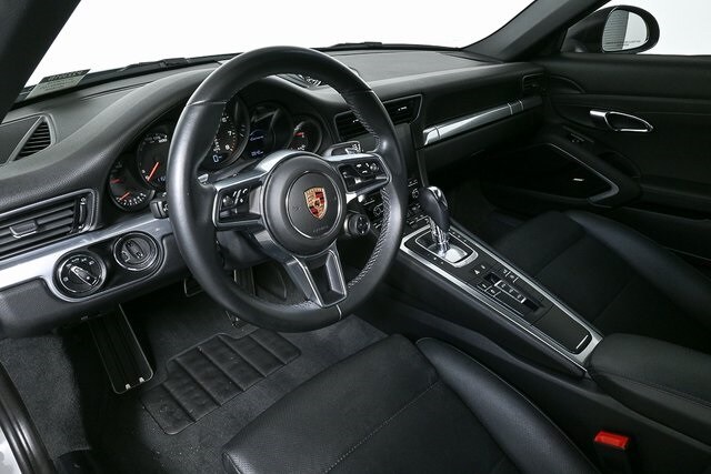 2017 Porsche 911 Coupe photo 4