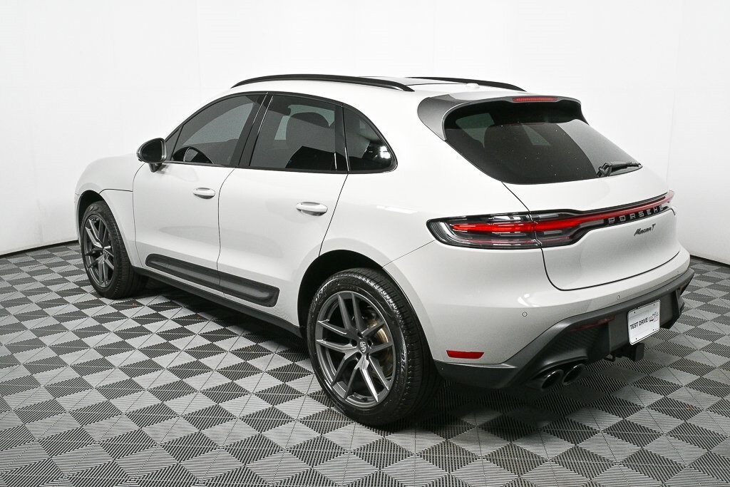 2024 Porsche Macan T photo 3
