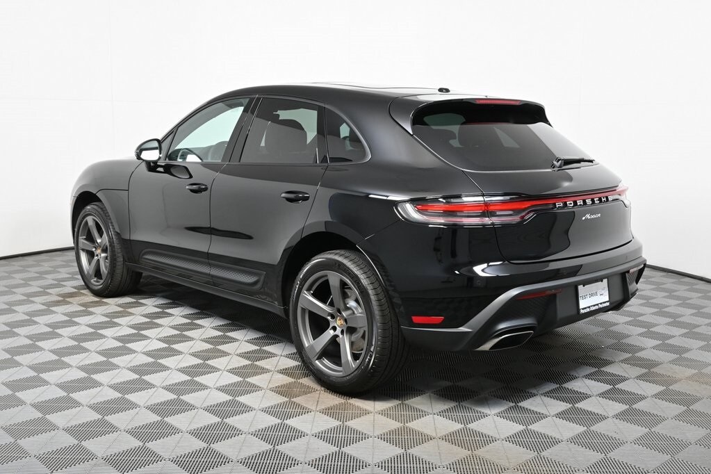 2026 Porsche Macan T photo 3