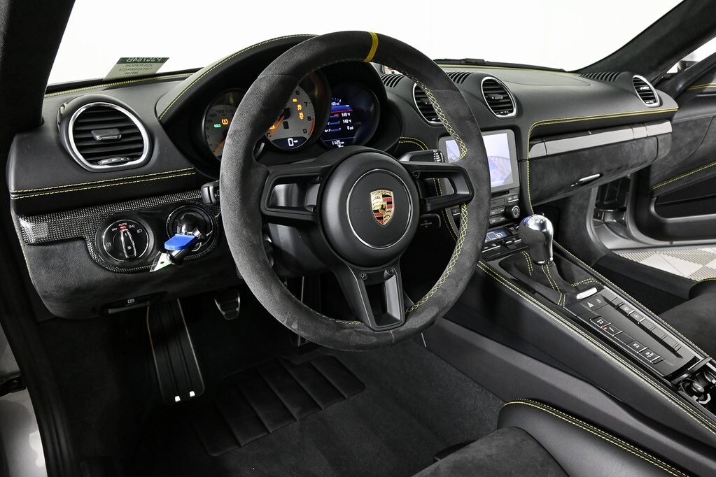 2020 Porsche Cayman GT4 photo 4