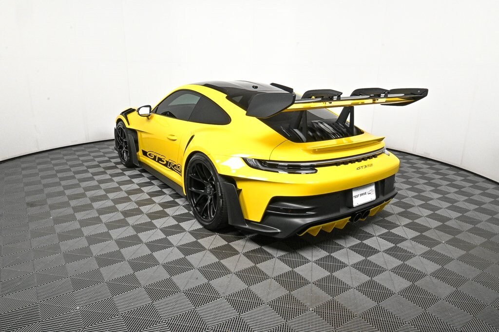 2023 Porsche 911 GT3 RS Coupe photo 3