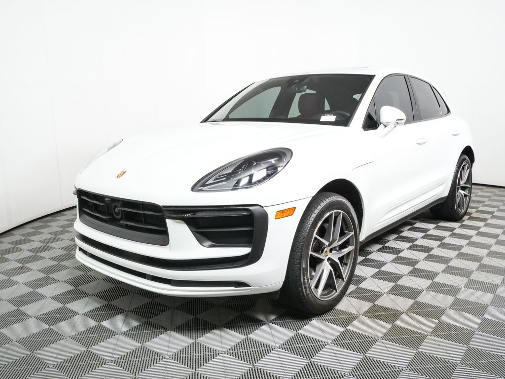 2023 Porsche Macan -'s photo