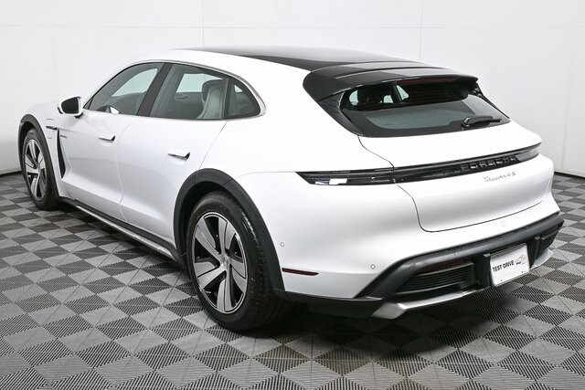 2025 Porsche Taycan Cross Turismo 4S photo 3