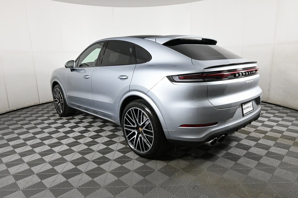 2026 Porsche Cayenne Coupe photo 3
