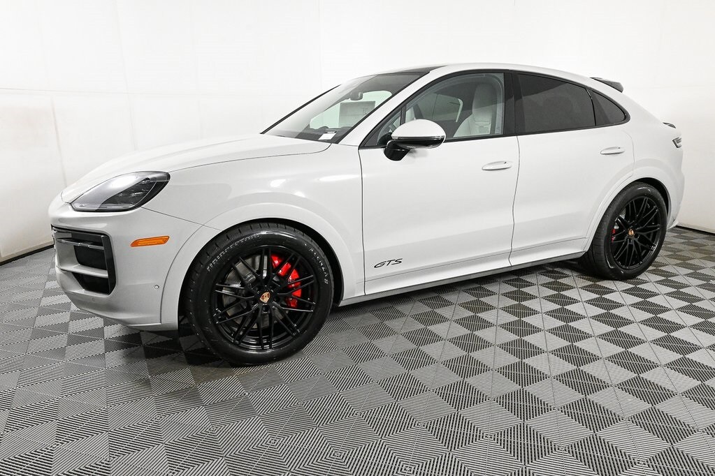 2026 Porsche Cayenne Coupe GTS photo 2