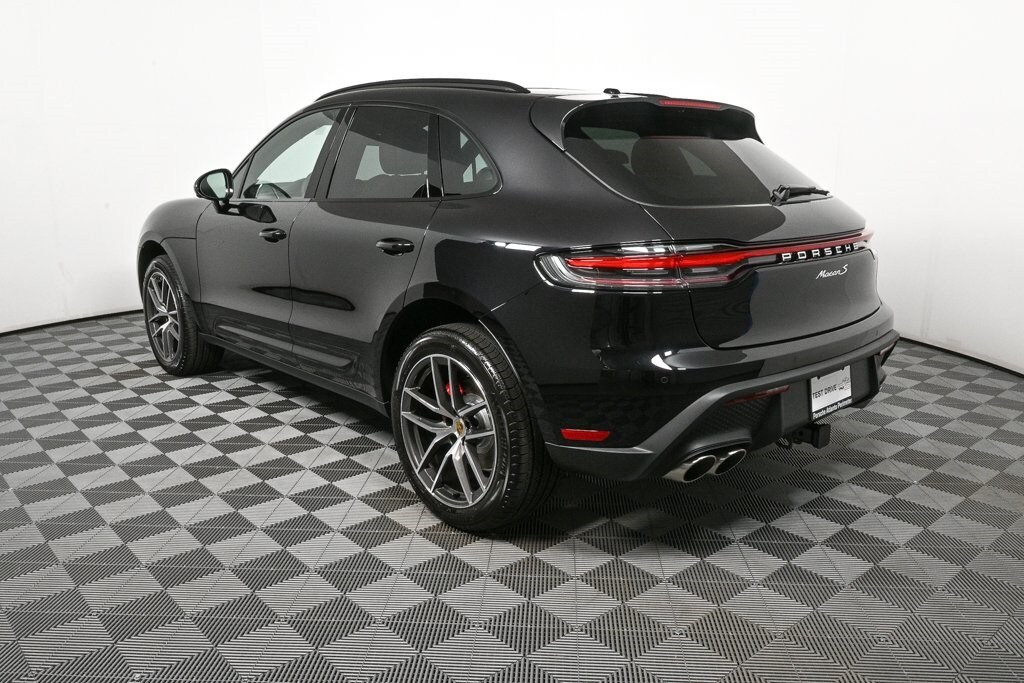 2025 Porsche Macan S photo 3
