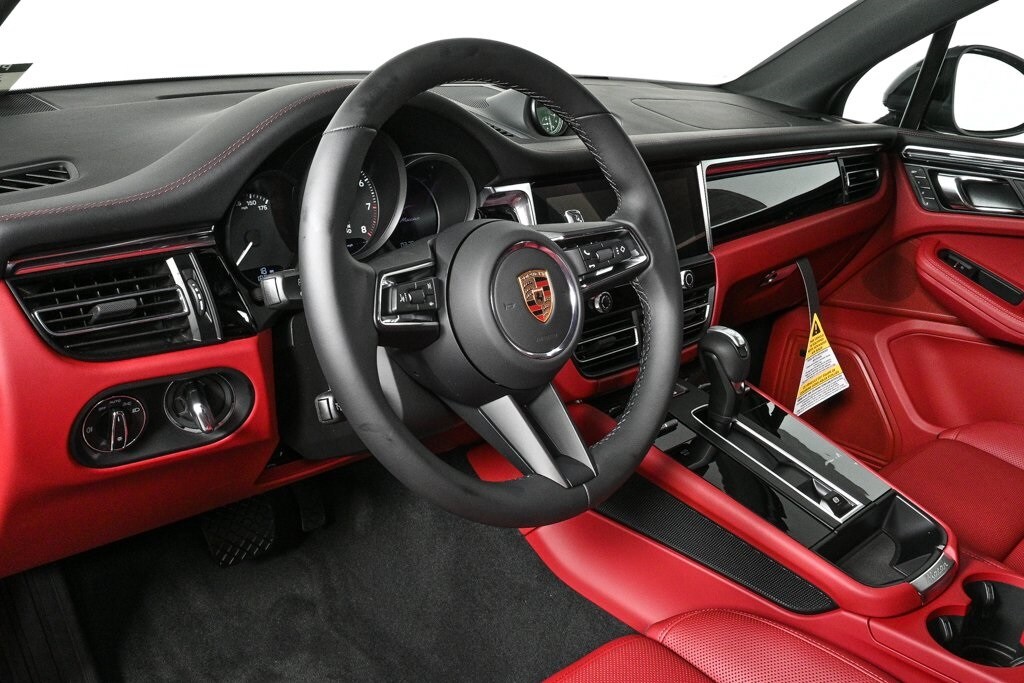 2026 Porsche Macan T photo 3