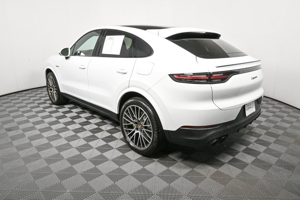2023 Porsche Cayenne E-Hybrid Coupe Platinum Edition photo 3