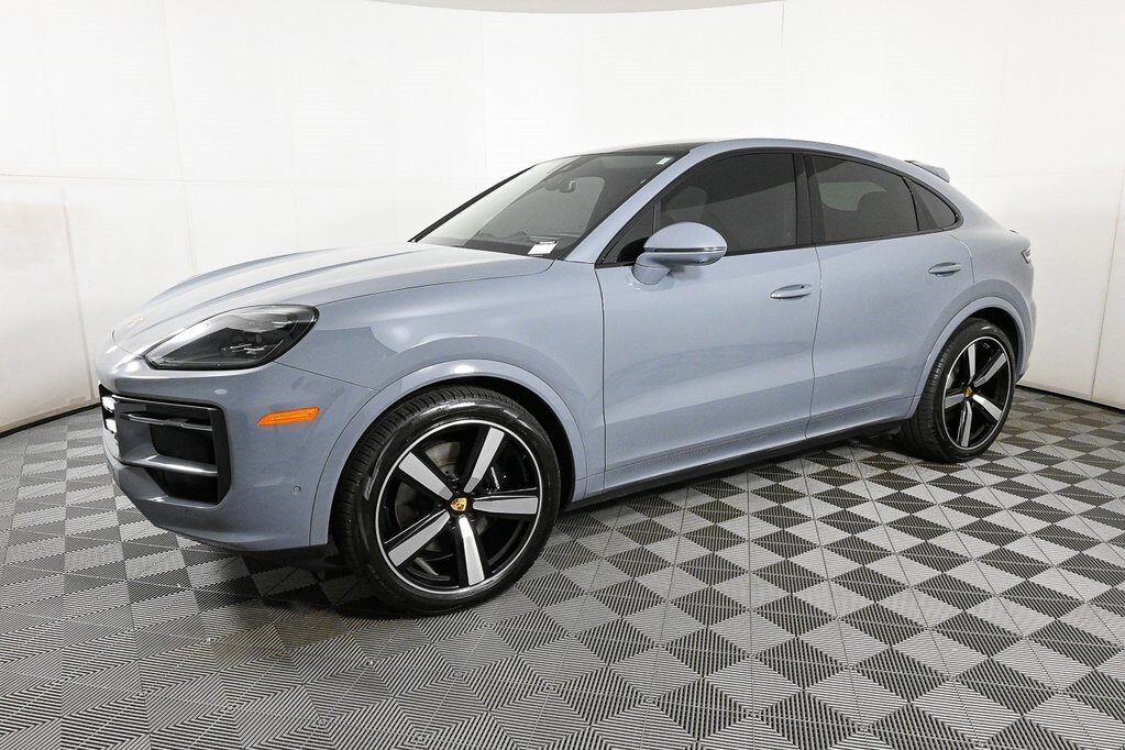 2024 Porsche Cayenne Coupe photo 2