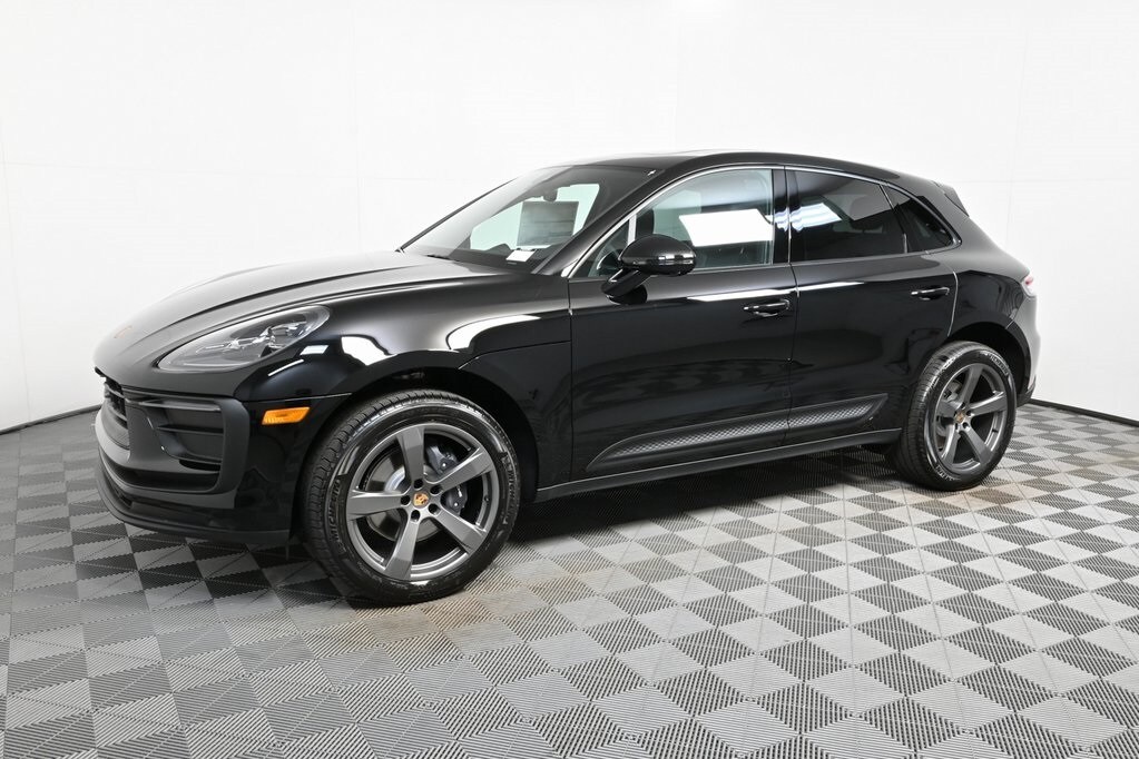 2026 Porsche Macan T photo 2