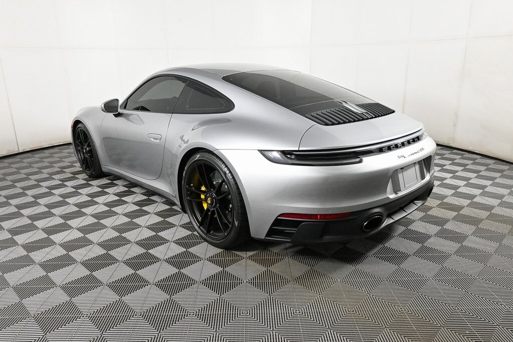 2024 Porsche 911 GTS photo 3