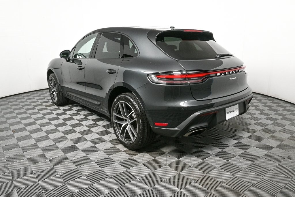 2025 Porsche Macan S photo 3