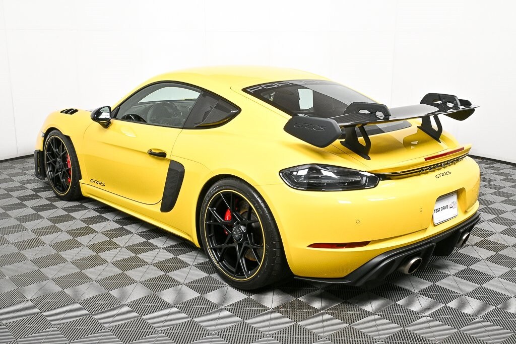 2025 Porsche Cayman GT4 RS photo 3