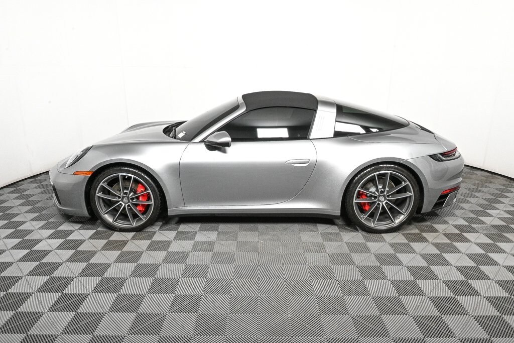 2024 Porsche 911 Targa 4S photo 2