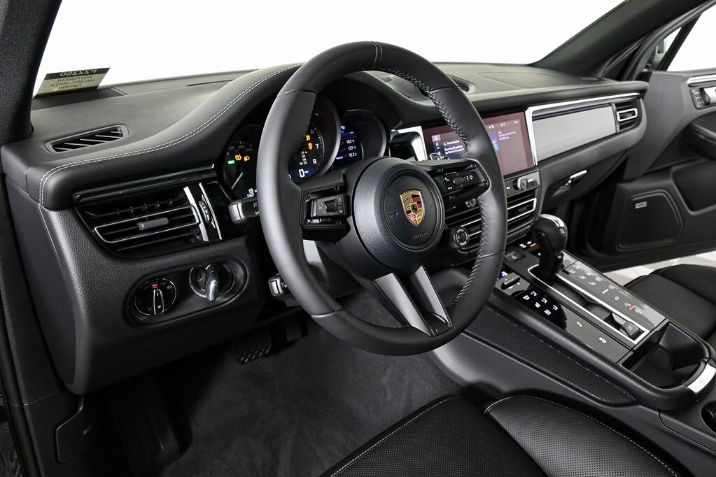 2026 Porsche Macan T photo 4