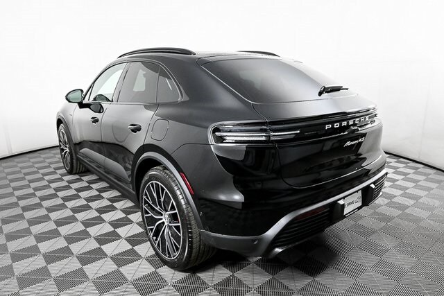 2025 Porsche Macan Electric photo 3