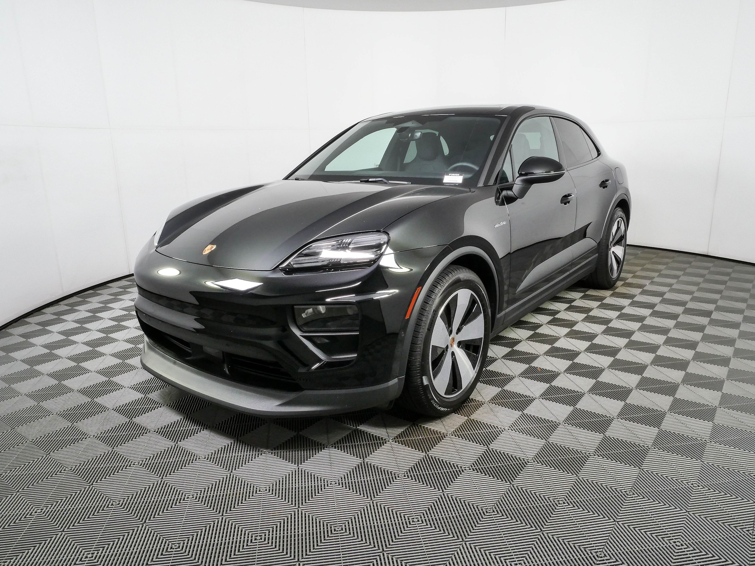 2025 Porsche Macan Macan Electric's photo