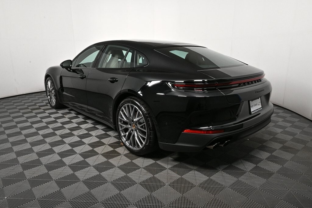 2025 Porsche Panamera 4 photo 3