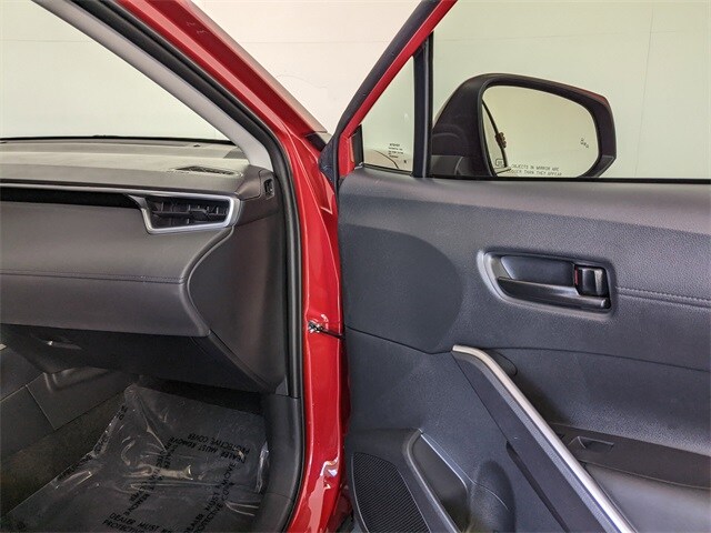 2024 Toyota Corolla Cross LE photo 4
