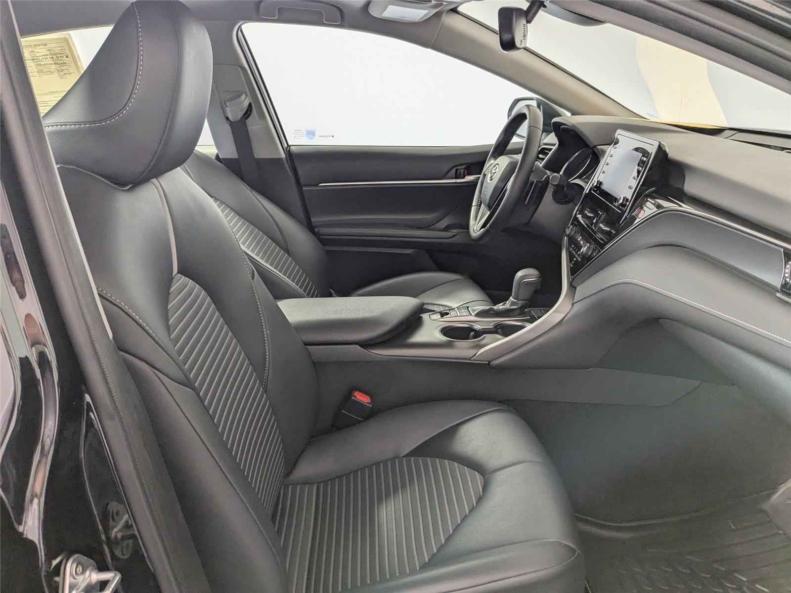 2023 Toyota Camry SE photo 3