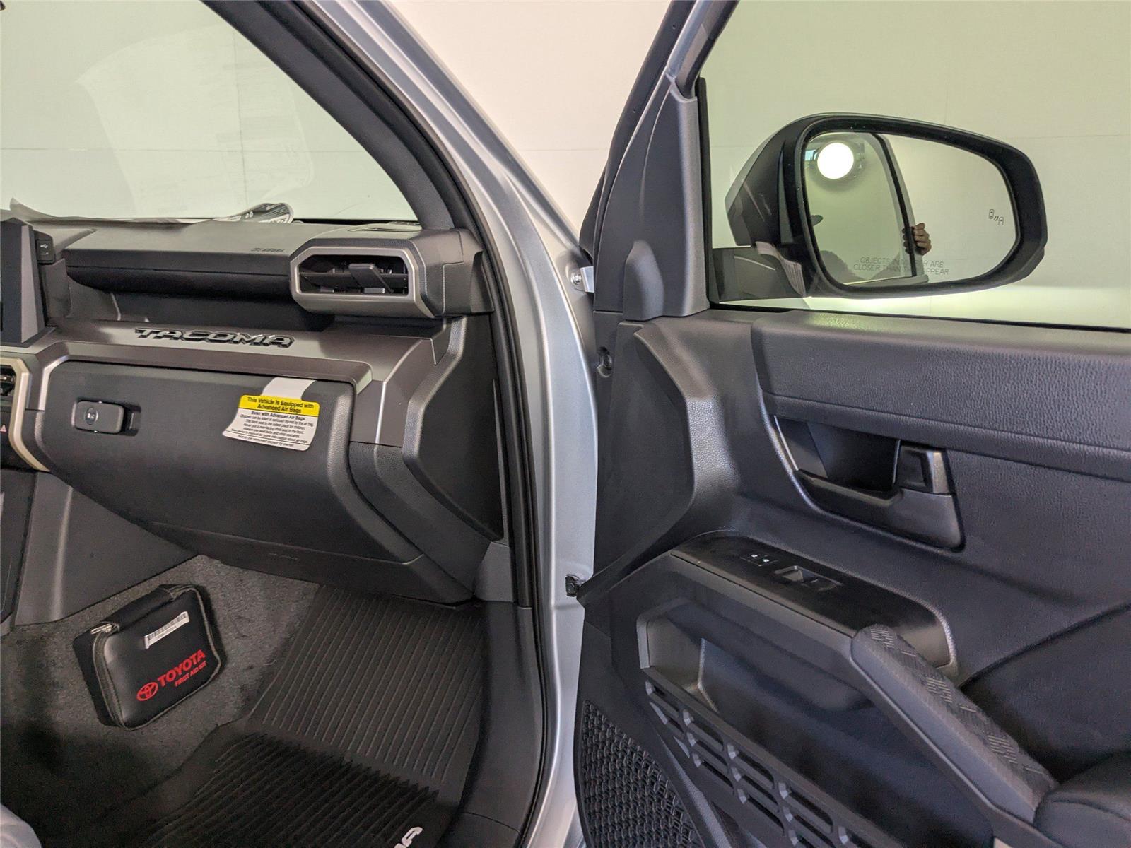 2025 Toyota Tacoma SR5 photo 3