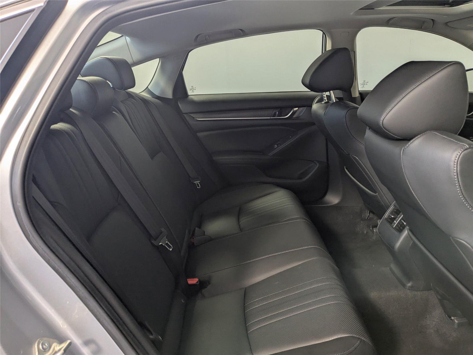 2020 Honda Accord Hybrid Touring photo 2
