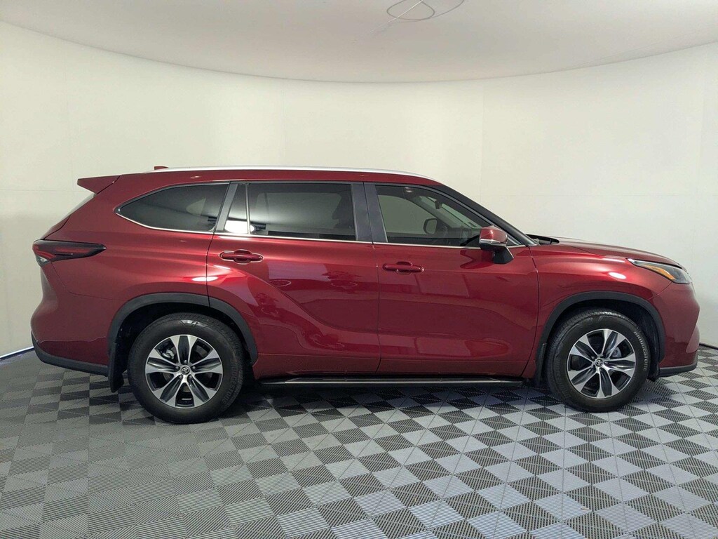 Used 2025 Toyota Highlander XLE SUV