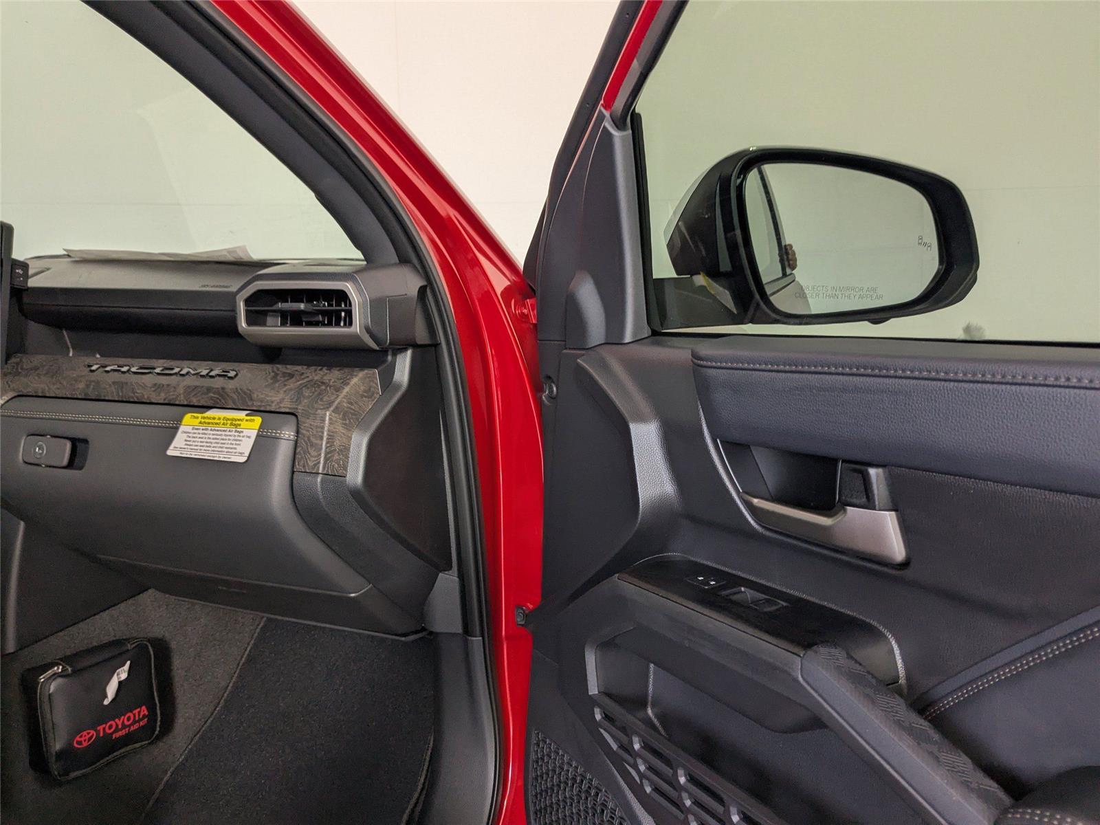 2025 Toyota Tacoma 4x4 Limited photo 3