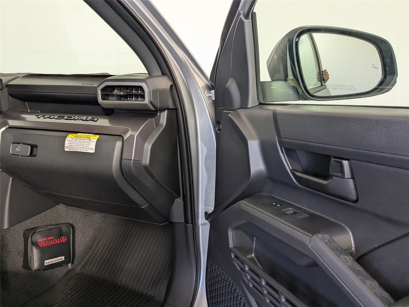 2025 Toyota Tacoma SR5 photo 3