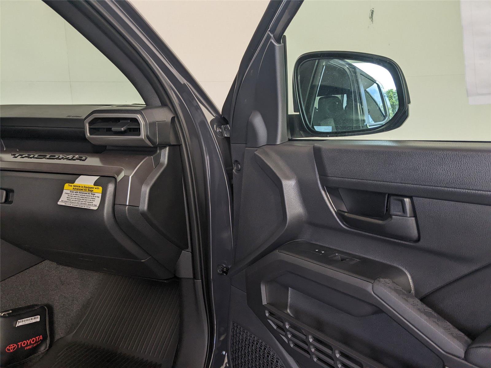2025 Toyota Tacoma SR5 Double Cab photo 3